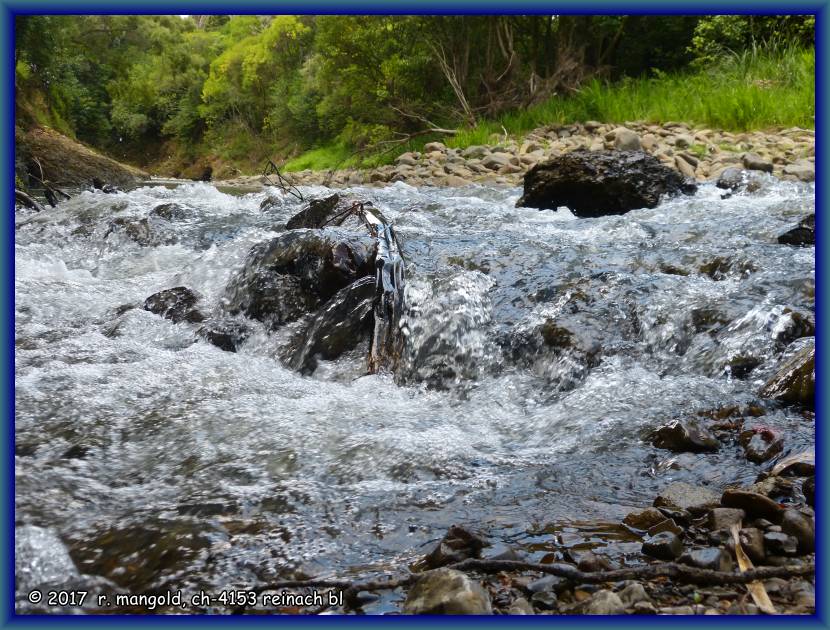 ... und hier ein kleiner wasserfall ...