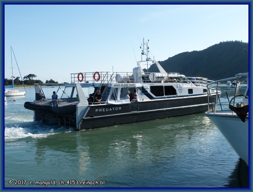 mit diesem schiff ist rita auf dem weg zur white island-tour