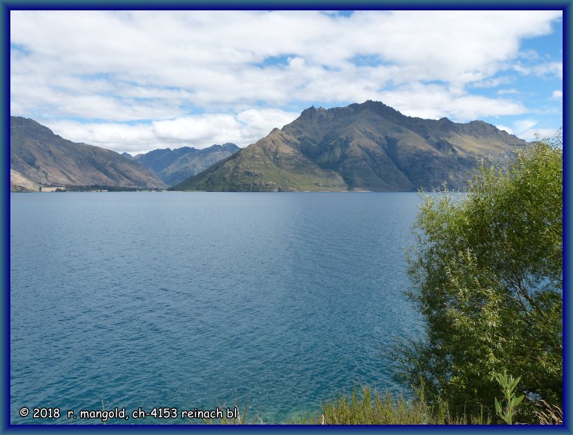 der lake wakatipu an einem aussichtspunkt an der strasse nach kingston