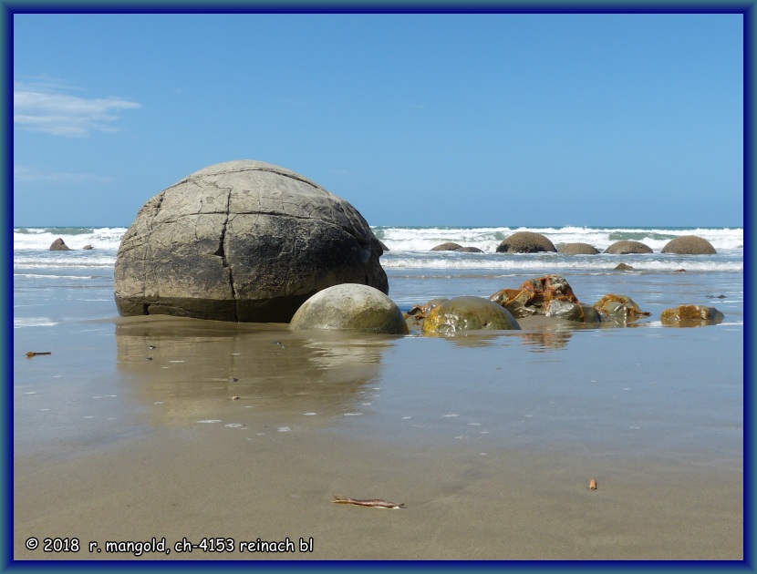 auf der sdinsel neuseelands muss man die moearki boulder sicher gesehen haben