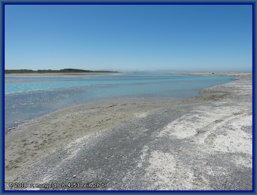 der fluss in seiner ganzen breite vor dem abluss in den pazifik