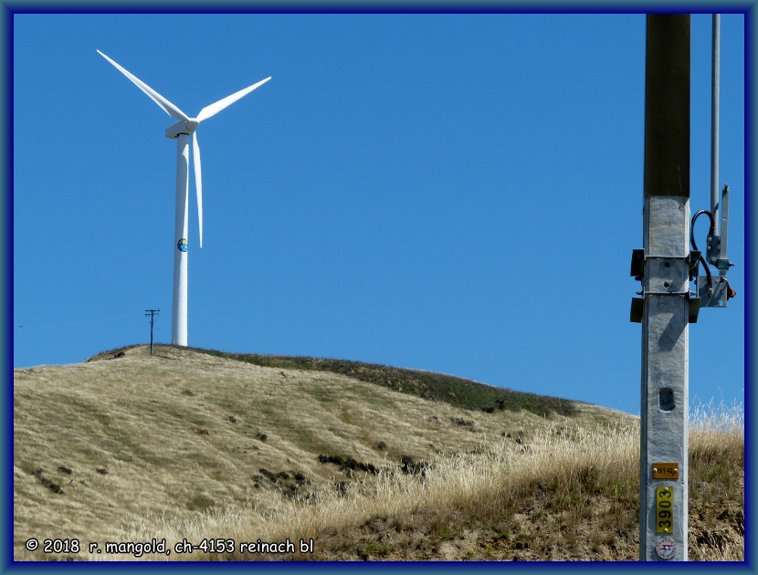 die zum salzwerk gehrende windturbine in unmittelbarer nhe