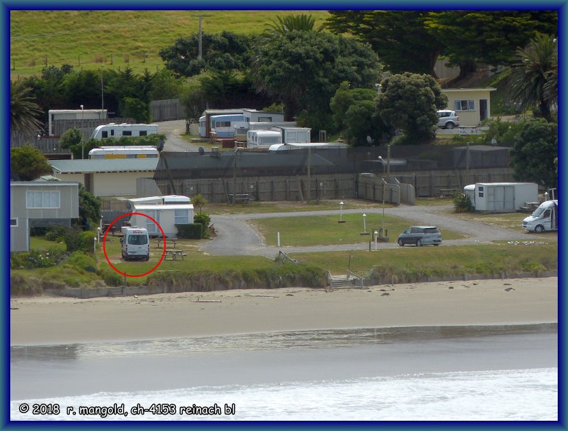 rot eingekreist unser campervan auf dem platz von castlepoint