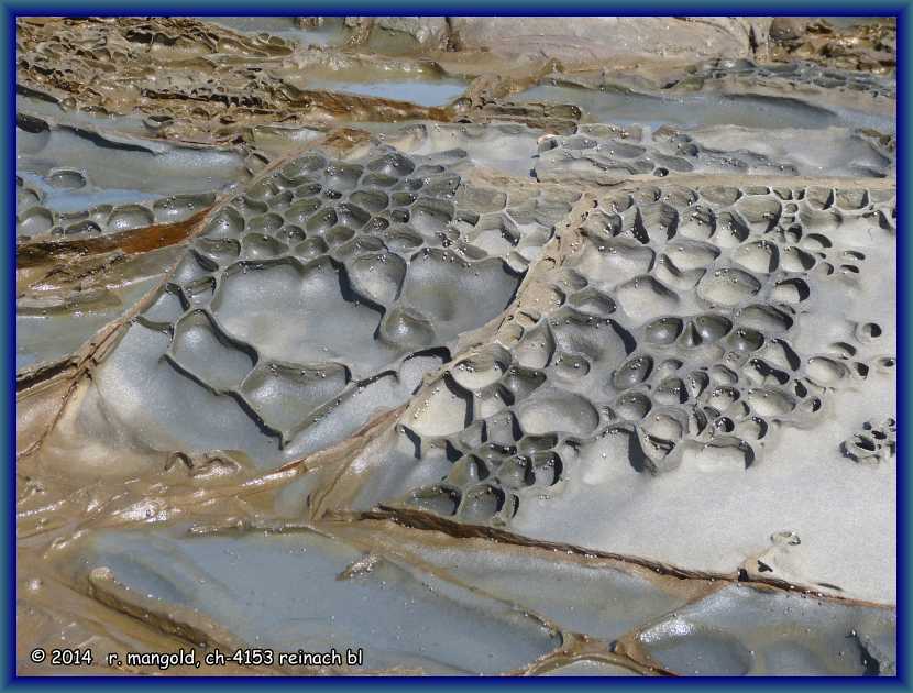 fantastische gesteinsformation 
	an der great ocean road am strand bei lorne (victoria australien) am 03.04.2012