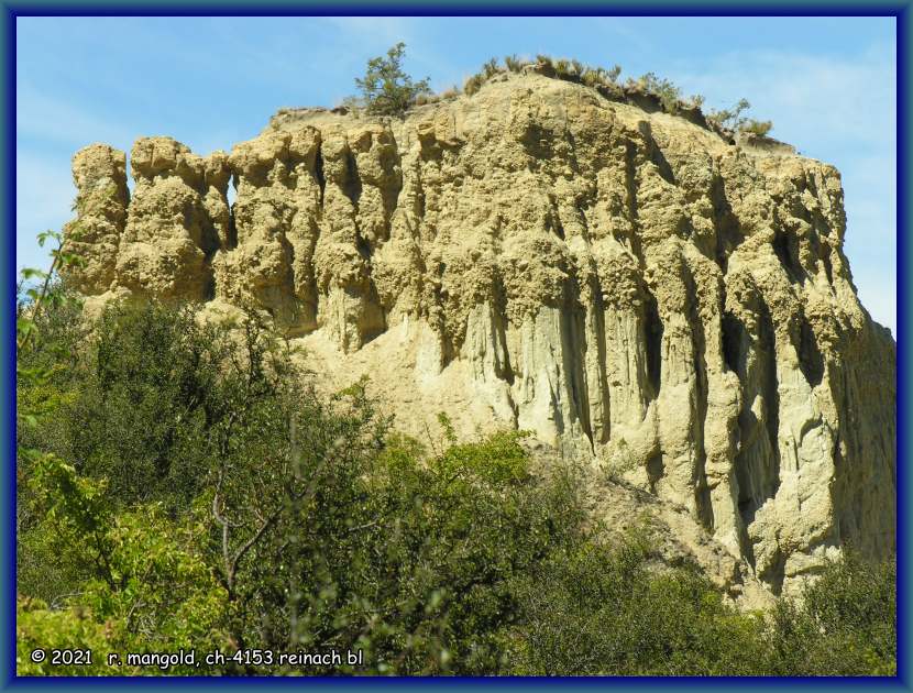 extrem skurril ausgewaschene felsstruktur der clay cliffs bei omarama (neuseeland südinsel) am 24.01.2012