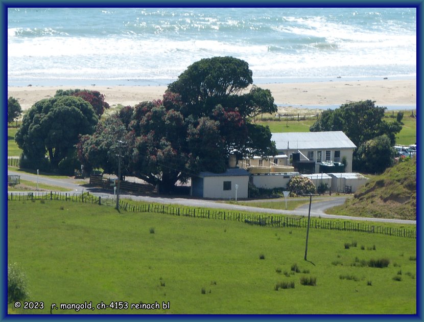 das hauptgeb&auml;ude des campingplatzes an der anaura bay (neuseeland nordinsel) am 10.12.2017