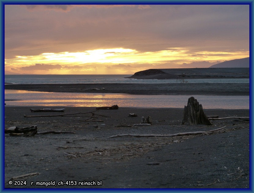 abendstimmung am strand von lake ferry (neuseeland nordinsel) am 31.01.2018