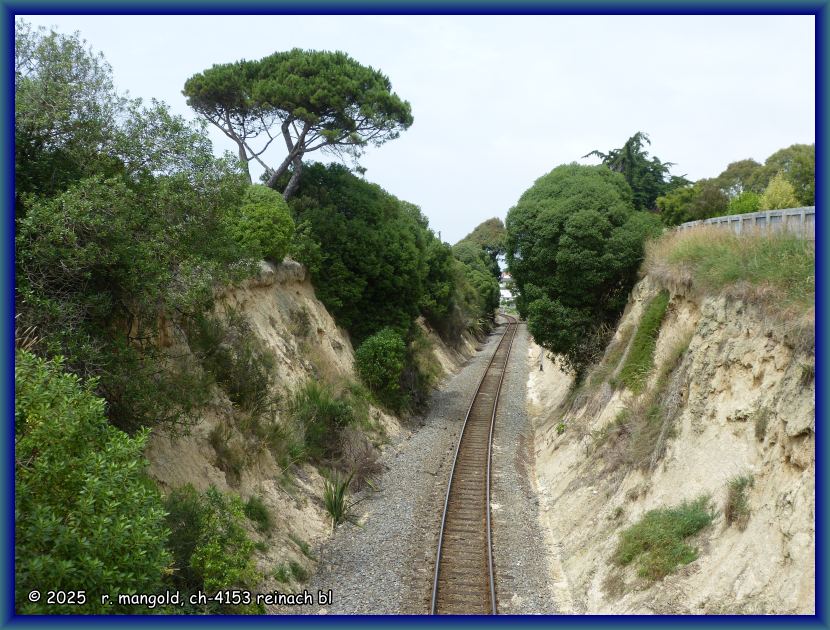die abgesenkte trasse der eisenbahn in timaru (neuseeland s&uuml;dinsel) am 22.01.2018