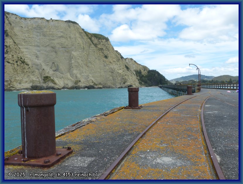 die tolaga bay wharf unweit des gleichnamigen ortes ist die l&aauml;ngste pier neuseelands (nordinsel) am 10.12.2017