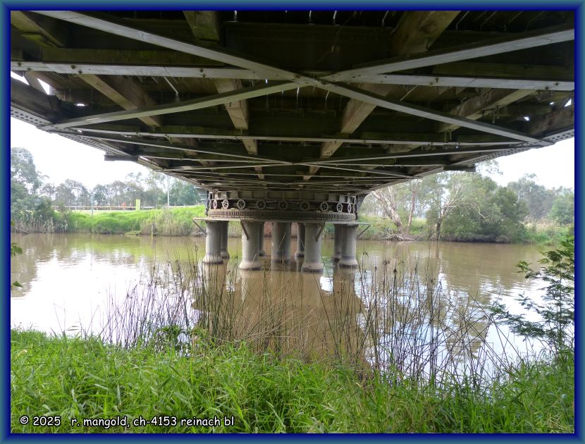 die drehbr&uuml;cke &uuml;ber den thompson-river bei sale von unten (s&uuml;dwestaustralien) am 06.04.2012