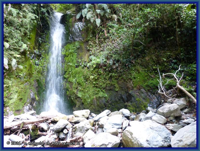 wasserfall in der n&auml;he des jacksons retreat campingplatzes (neuseeland s�dinsel) am 30.12.2017