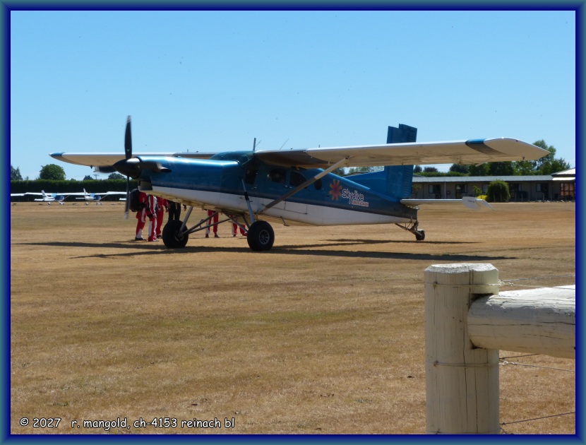 das absetzflugzeug pilatus turbo porter des fallschirmspringerclubs abel tasman bei motueka (neuseeland s&uuml;dinsel) am 27.12.2017