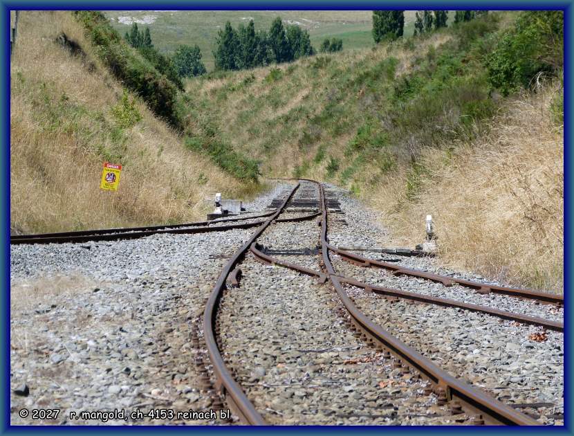 gleisverlauf bei der einfahrt zur endstation der weka pass railways in waikari (neuseeland s&uuml;dinsel) am 27.01.2018